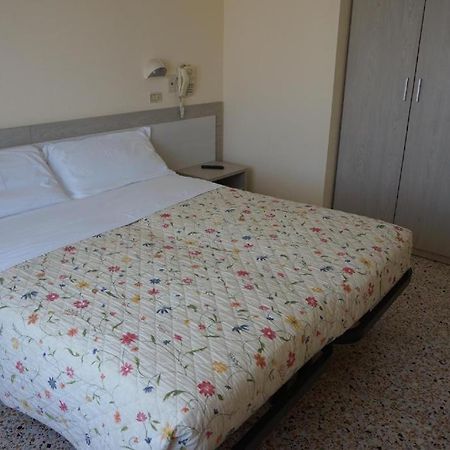 Hotel Ines 切塞纳蒂科 外观 照片