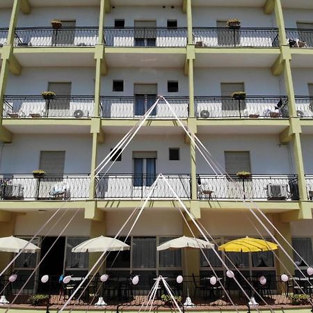 Hotel Ines 切塞纳蒂科 外观 照片
