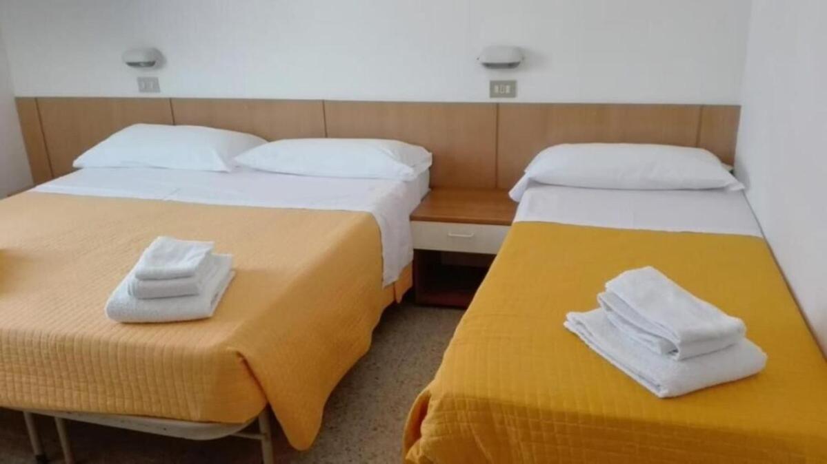 Hotel Ines 切塞纳蒂科 外观 照片