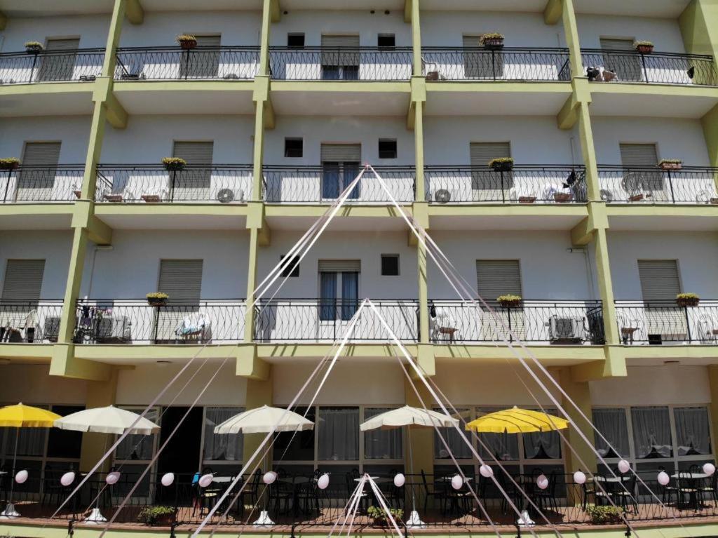 Hotel Ines 切塞纳蒂科 外观 照片