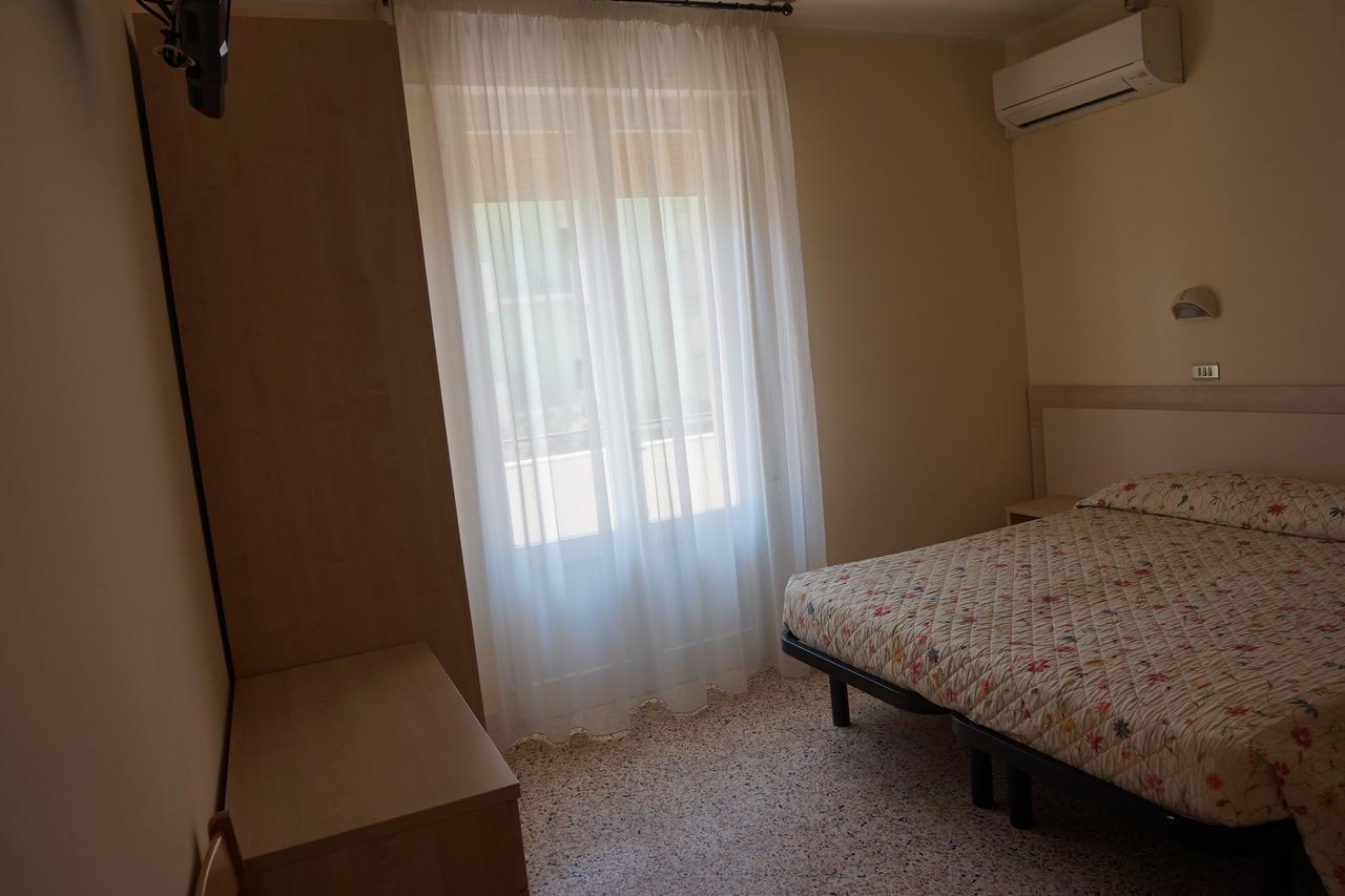 Hotel Ines 切塞纳蒂科 外观 照片