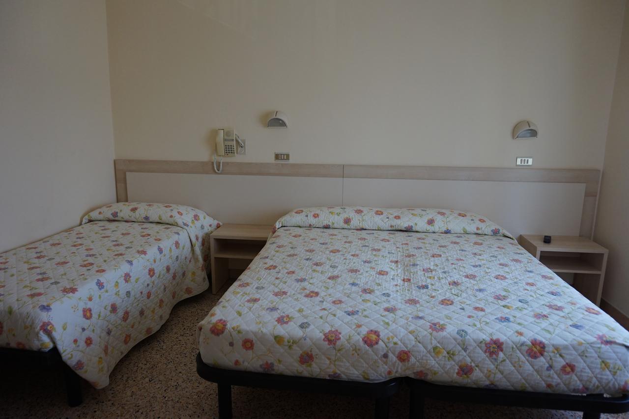 Hotel Ines 切塞纳蒂科 外观 照片